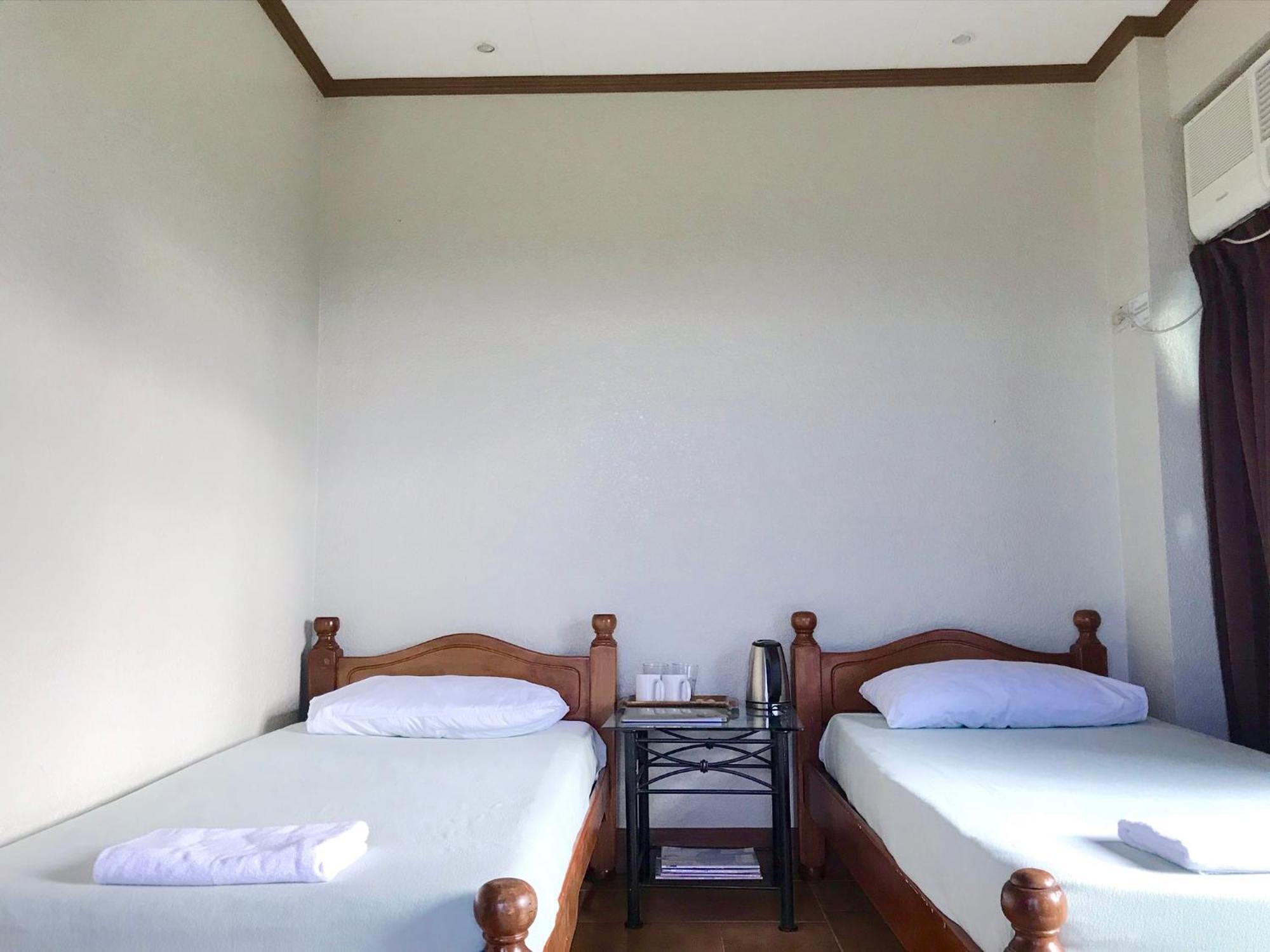 Mc Mountain Home Tagaytay City Room photo