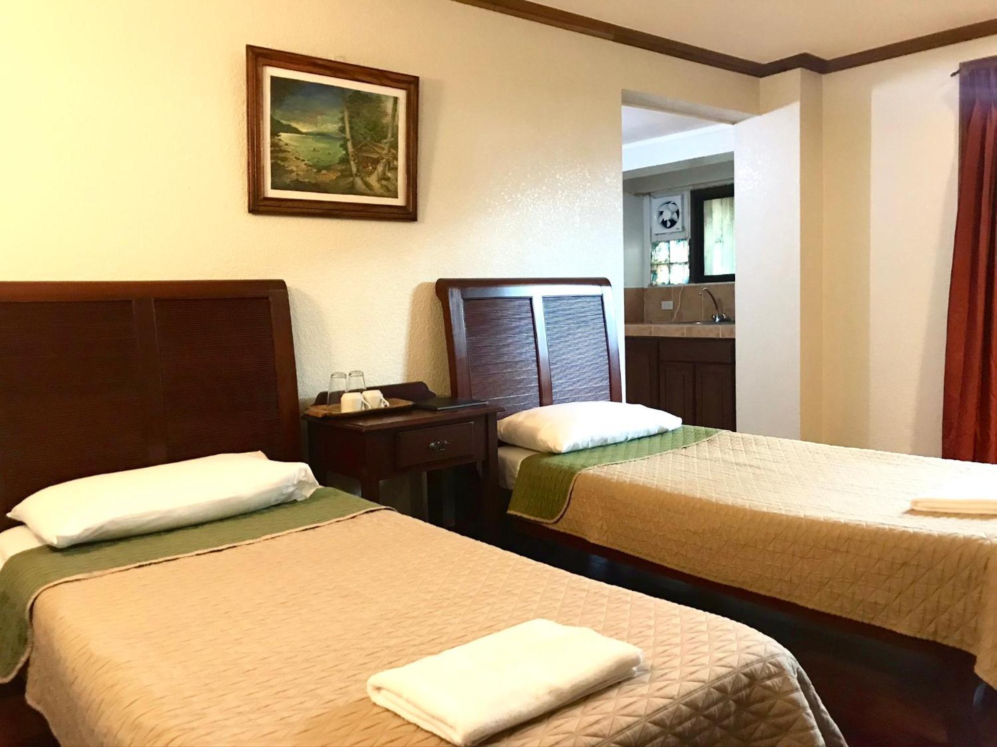 Mc Mountain Home Tagaytay City Room photo
