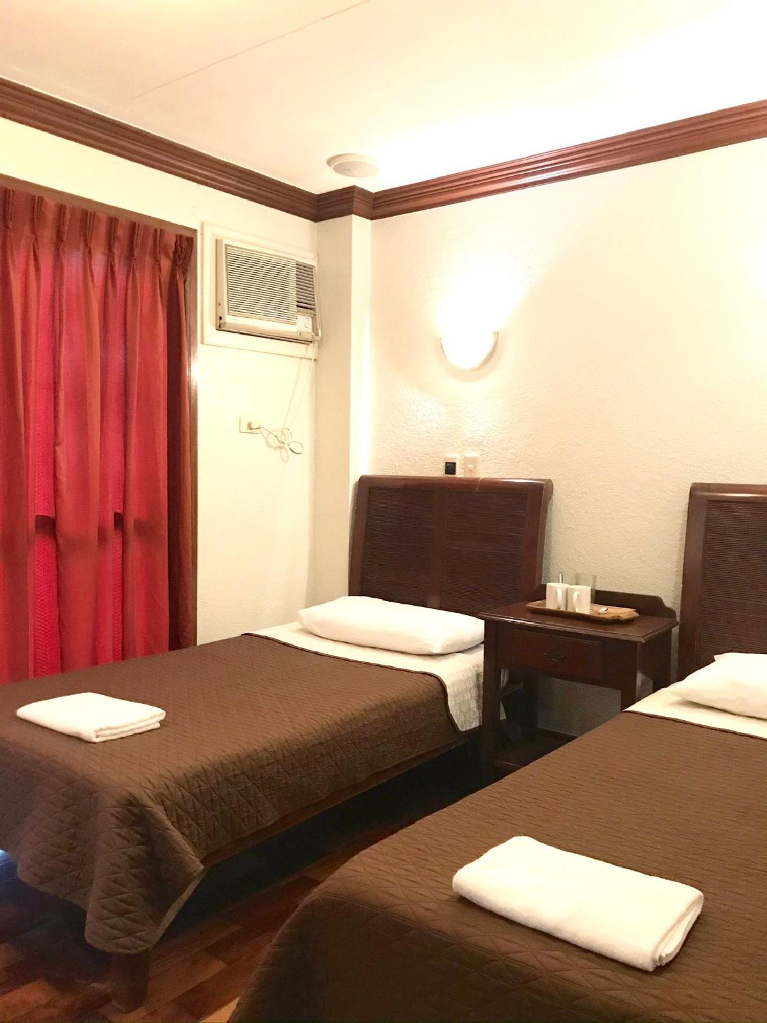 Mc Mountain Home Tagaytay City Room photo