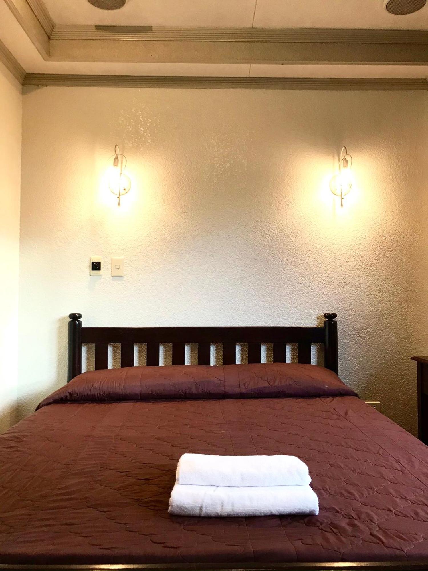 Mc Mountain Home Tagaytay City Room photo