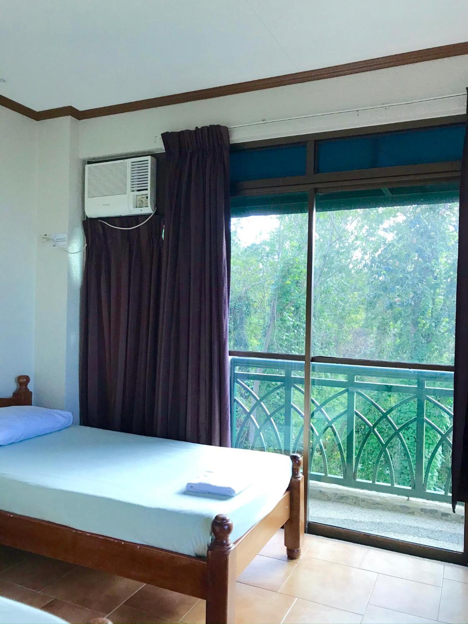 Mc Mountain Home Tagaytay City Room photo